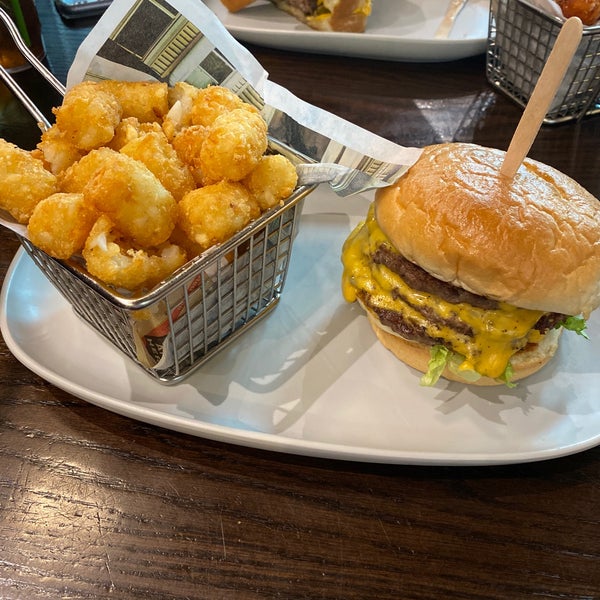 The food was really good. Had the triple burger and tots. Only disappointment was there was a limited menu. Went for the turkey burger but wasn’t available due to COVID.