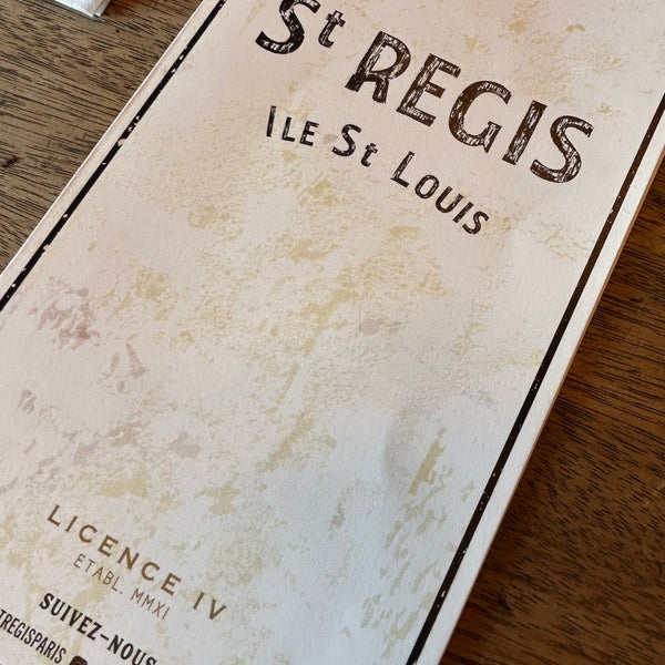 รูปภาพถ่ายที่ Le Saint-Régis โดย Carla V. เมื่อ 10/19/2022
