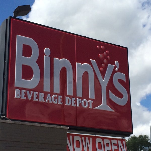Снимок сделан в Binny&#39;s Beverage Depot пользователем Kelly D. 6/29/2014