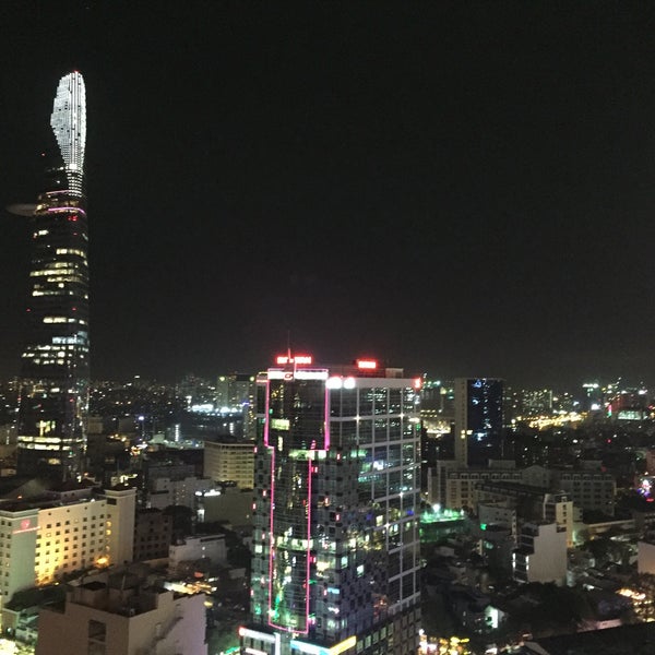 1/9/2017 tarihinde Jerome D.ziyaretçi tarafından Level23 Sheraton Saigon - Nightspot &amp; Wine Bar'de çekilen fotoğraf