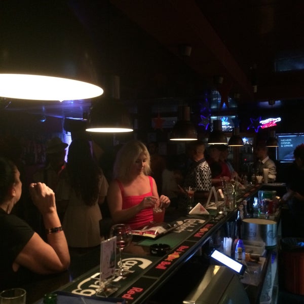 Foto scattata a Sopranos Music Lounge da Colombo Favourites c. il 9/5/2015