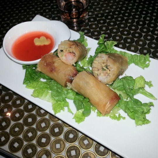 Foto tirada no(a) Fat Dragon Chinese Kitchen and Bar por Lyndsay G. em 12/13/2012