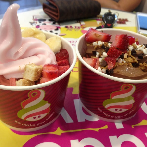 Menchie's Frozen Yogurt Tienda de yogur helado en Granada Hills