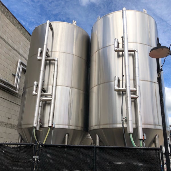 Das Foto wurde bei Figueroa Mountain Brewing Company von Dianna 4. am 3/9/2019 aufgenommen