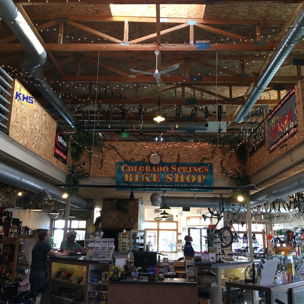 5/3/2016 tarihinde Dianna 4.ziyaretçi tarafından Colorado Springs Bike Shop'de çekilen fotoğraf