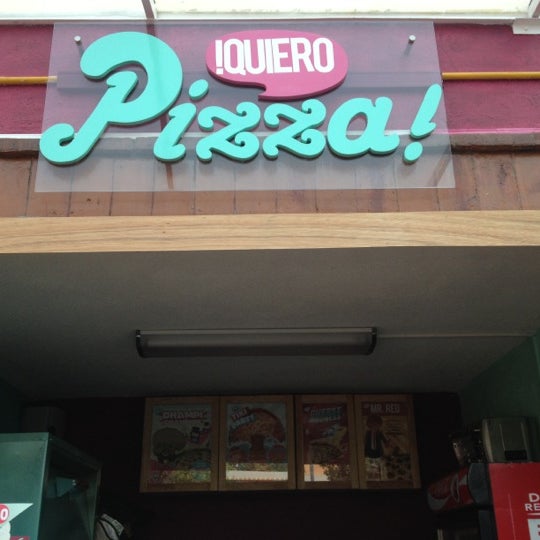 Photo taken at Quiero Pizza by Vero S. on 11/11/2012