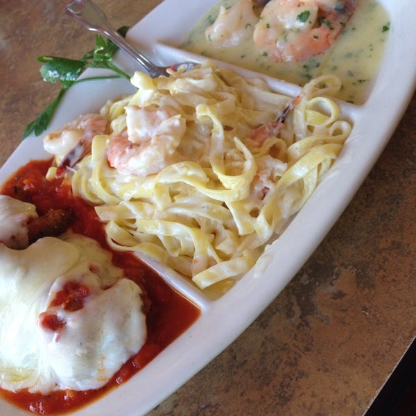 Foto diambil di Mario’s Seawall Italian Restaurant oleh Terry P. pada 10/4/2013