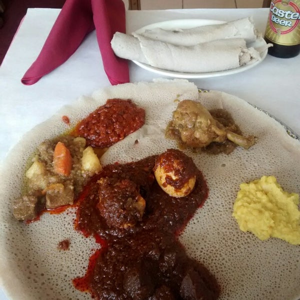 4/4/2014에 Neil D.님이 Meskerem Ethiopian Restaurant에서 찍은 사진