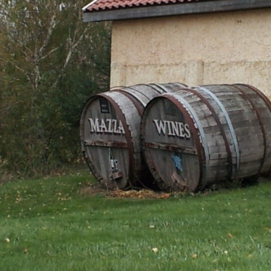 รูปภาพถ่ายที่ Mazza Vineyards โดย Bo A. เมื่อ 11/4/2012