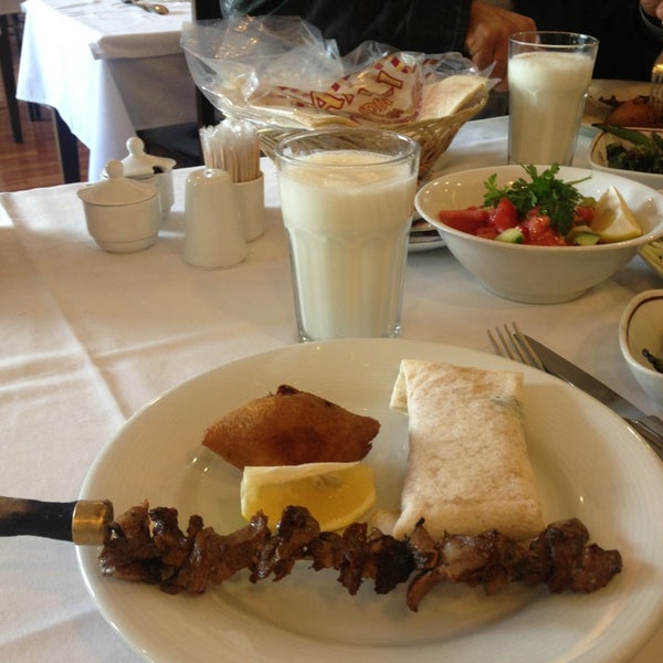 10/4/2013にZeynep K.がDerviş Sofrası Cağ Kebabıで撮った写真