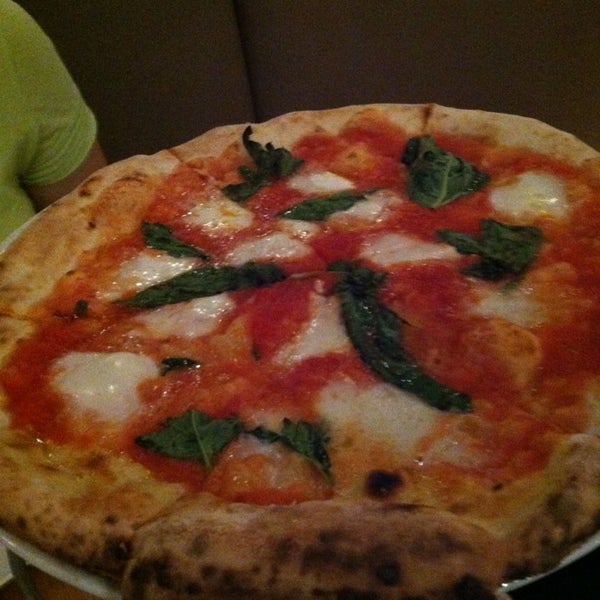 รูปภาพถ่ายที่ Cupola Pizzeria โดย Jon W. เมื่อ 12/31/2012