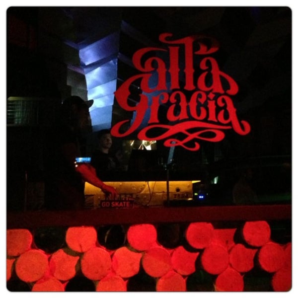 รูปภาพถ่ายที่ Altagracia es cafá, tragos and food โดย Santiago B. เมื่อ 7/21/2013
