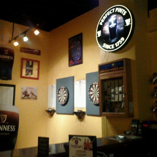 Das Foto wurde bei Mooney&#39;s Irish Pub von Jolea C. am 11/8/2012 aufgenommen