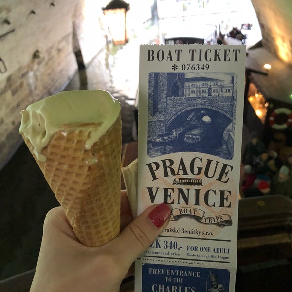Снимок сделан в Prague Venice Boat Trips - Pražské Benátky пользователем Aliss K. 3/10/2018