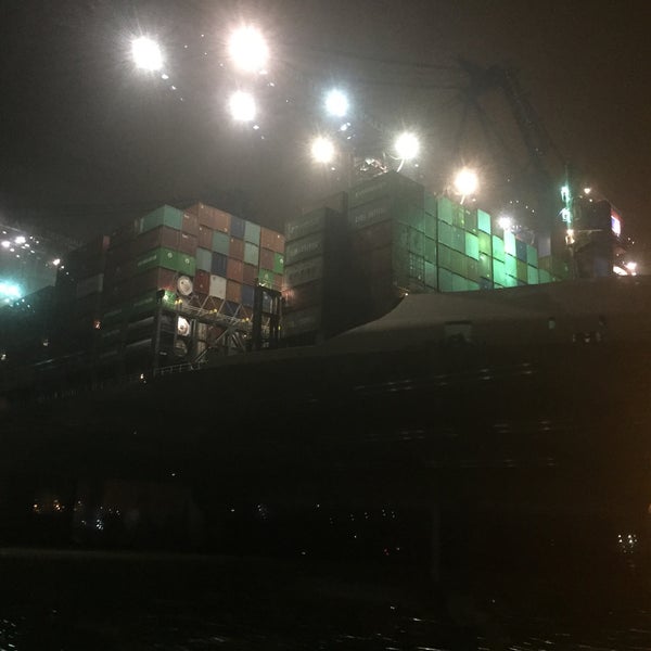 Das Foto wurde bei Überseebrücke von Aliss K. am 1/24/2017 aufgenommen