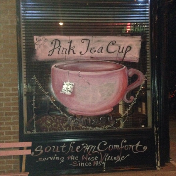 Foto tirada no(a) The Pink Tea Cup por Myke M. em 7/30/2014