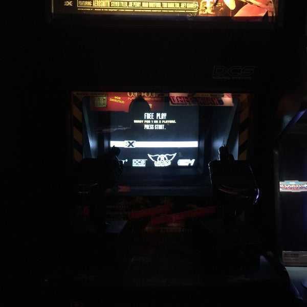 4/15/2015 tarihinde Justin M.ziyaretçi tarafından High Scores Arcade'de çekilen fotoğraf