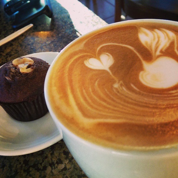 Photo taken at Peet&#39;s Coffee &amp; Tea by Zakary F. on 10/22/2014