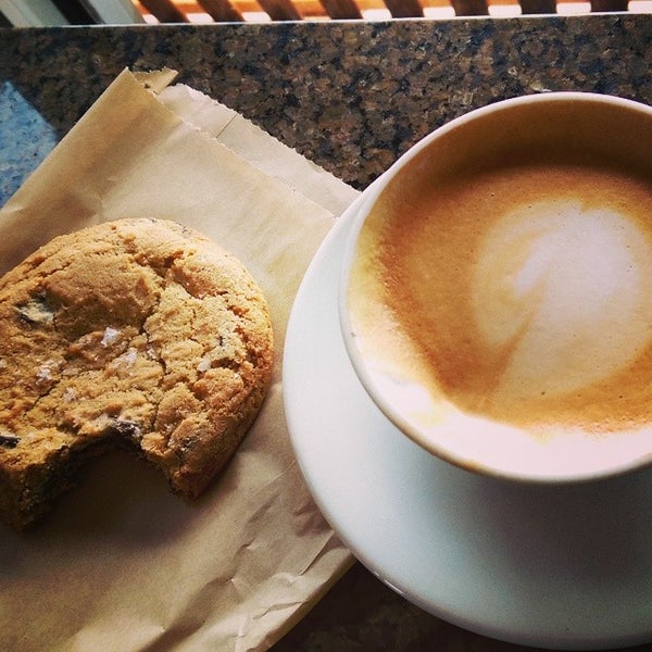 Photo taken at Peet&#39;s Coffee &amp; Tea by Zakary F. on 8/3/2014