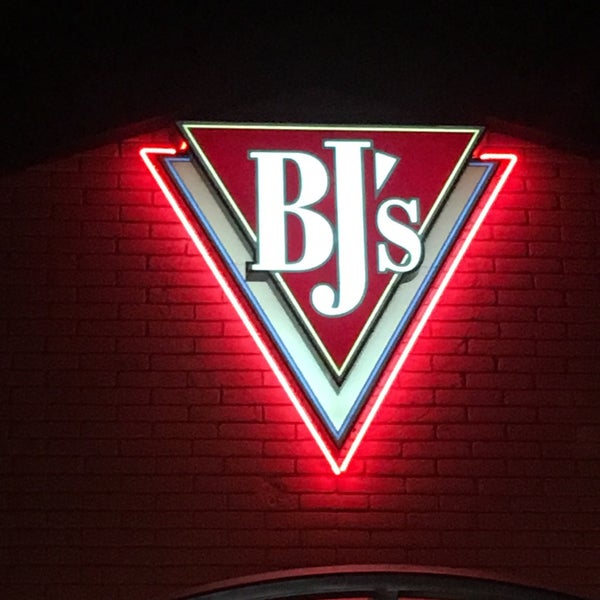 Снимок сделан в BJ&#39;s Restaurant &amp; Brewhouse пользователем Kari 5/3/2016