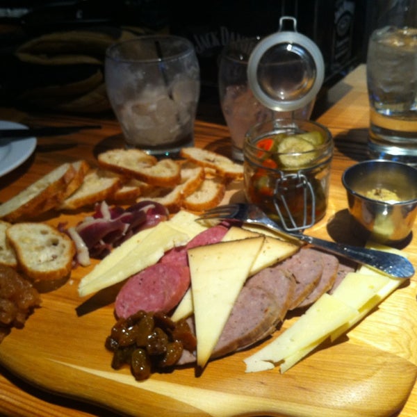 Das Foto wurde bei Spur Restaurant &amp; Bar von Jessica W. am 1/28/2013 aufgenommen