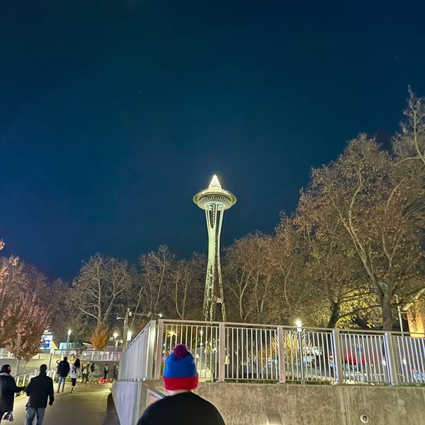 Foto tirada no(a) Seattle Center por Kerry M. em 11/27/2023