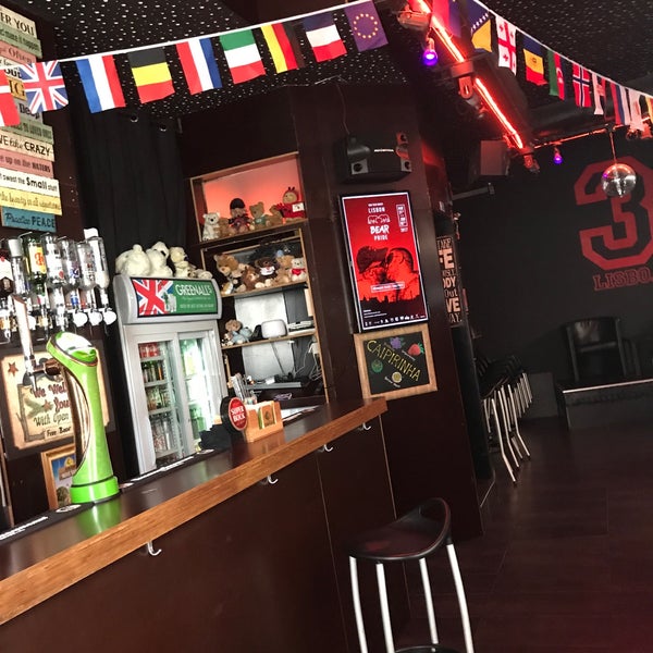 5/11/2017 tarihinde Vasco R.ziyaretçi tarafından Bar TR3S Lisboa'de çekilen fotoğraf