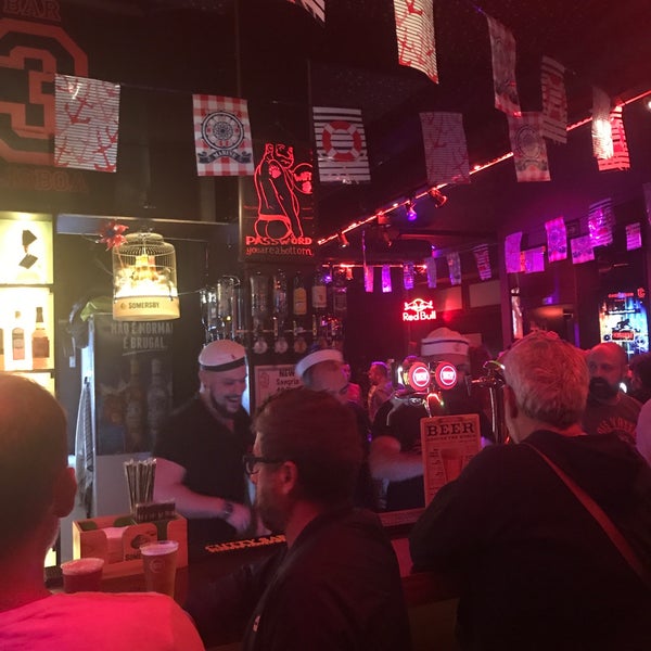 9/15/2017 tarihinde Vasco R.ziyaretçi tarafından Bar TR3S Lisboa'de çekilen fotoğraf