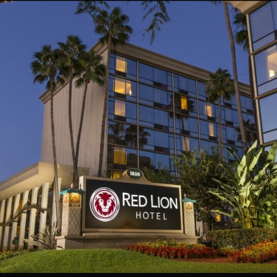 6/9/2015 tarihinde Morti M.ziyaretçi tarafından Red Lion Hotel Anaheim Resort'de çekilen fotoğraf