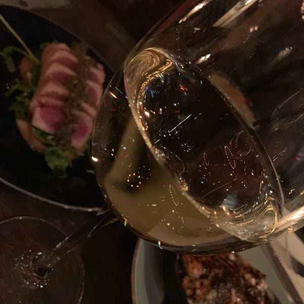 Foto scattata a Balzem Mediterranean Cuisine &amp; Wine Bar da Joshua G. il 3/24/2019