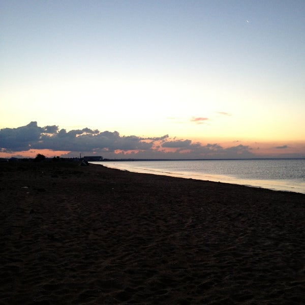 Сургут береговое. Ночь золотой пляж Береговое ночью. Береговое право.