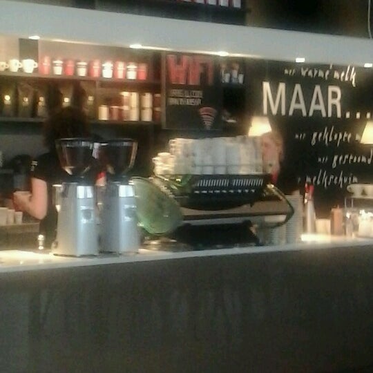 3/8/2013에 vandeStonehill님이 Nationale-Nederlanden Douwe Egberts Café에서 찍은 사진