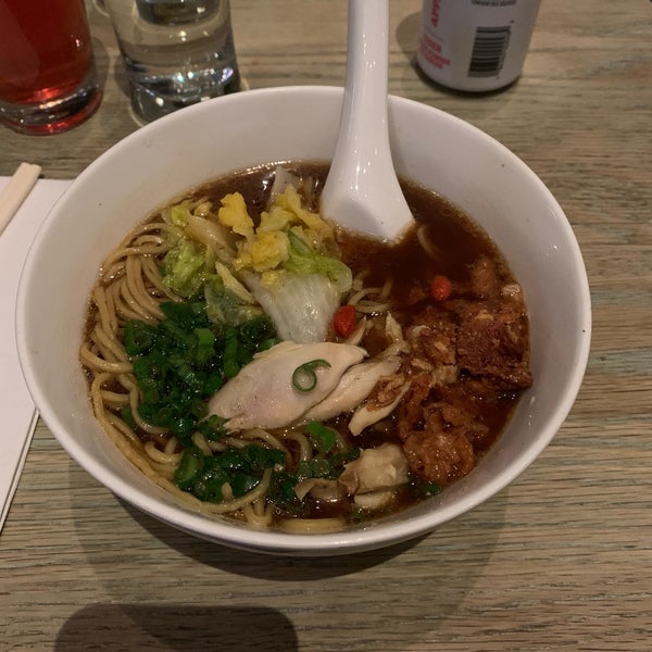 Foto diambil di Momofuku Noodle Bar oleh andre v. pada 3/1/2019