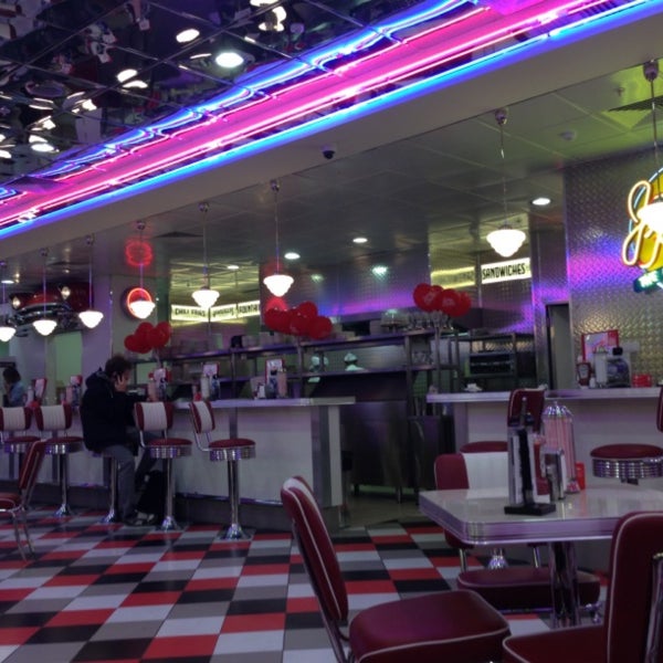 Photo taken at Johnny Rockets by Мират К. on 4/23/2013