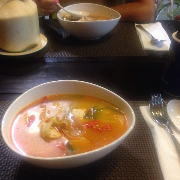 Das Foto wurde bei Khaw Glong Restaurant von H M. am 8/23/2014 aufgenommen