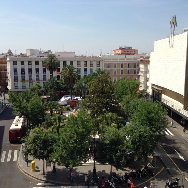 Das Foto wurde bei Hotel América Sevilla von Lidi am 5/10/2014 aufgenommen