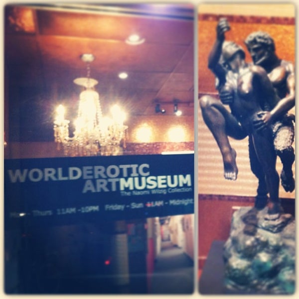 Foto tirada no(a) World Erotic Art Museum por Дарья S. em 10/21/2013