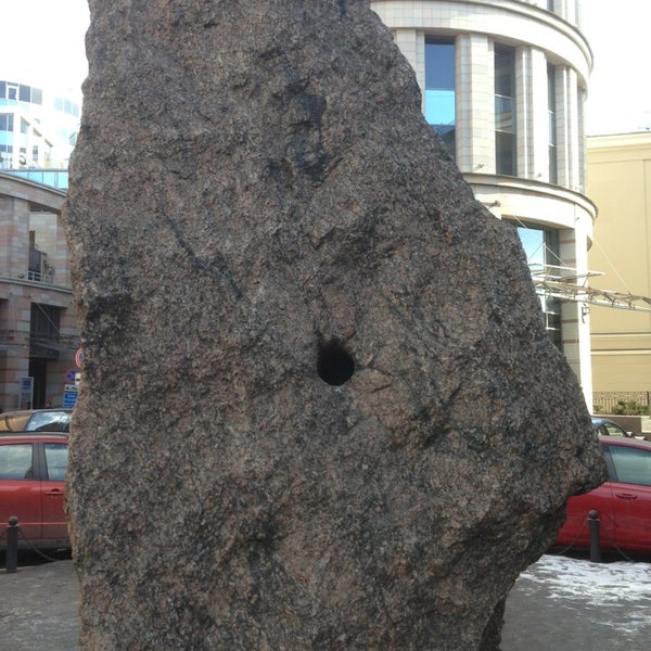Памятник дырке санкт петербург