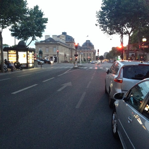 Avenue de la MottePicquet Road in Paris