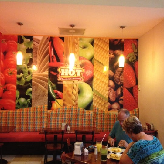 10/14/2012 tarihinde Benjamin Alejandro T.ziyaretçi tarafından HOT Casual Food Centro Maya'de çekilen fotoğraf