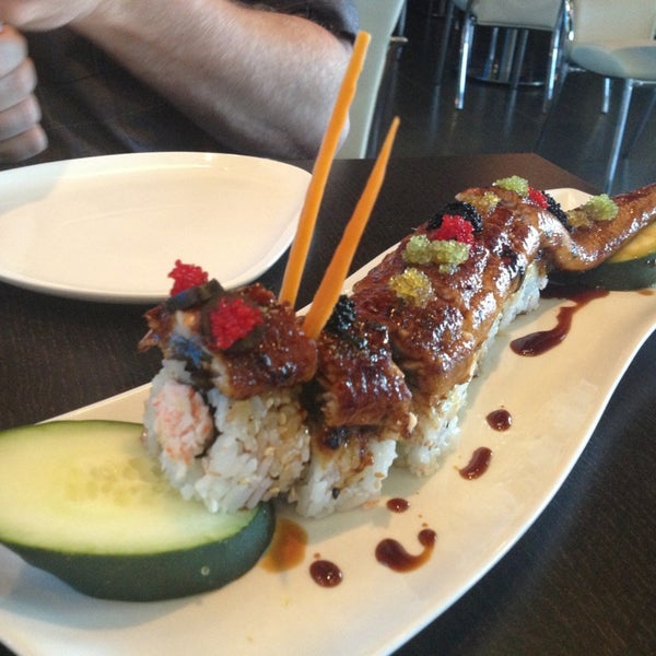 Снимок сделан в Cafe Icon-Sushi &amp; Grill пользователем Billy H. 6/21/2013