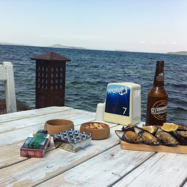 รูปภาพถ่ายที่ Denizaltı Cafe &amp; Restaurant โดย Utku K. เมื่อ 5/11/2013