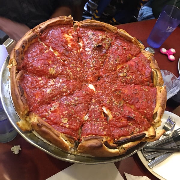 Photo prise au PizzaPapalis of Greektown par Rob R. le6/6/2017
