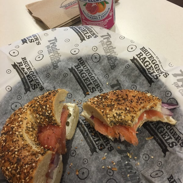 Photo taken at Bruegger&#39;s Bagels by Rob R. on 7/10/2016