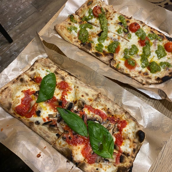 Foto tirada no(a) Mangia Pizza Firenze por . Naif .. em 12/8/2021