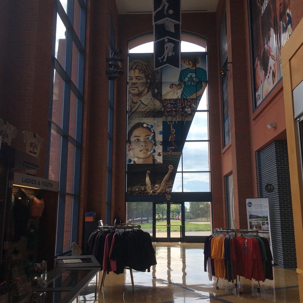 Photo taken at NCAA Hall of Champions by Roberto R. on 7/15/2018