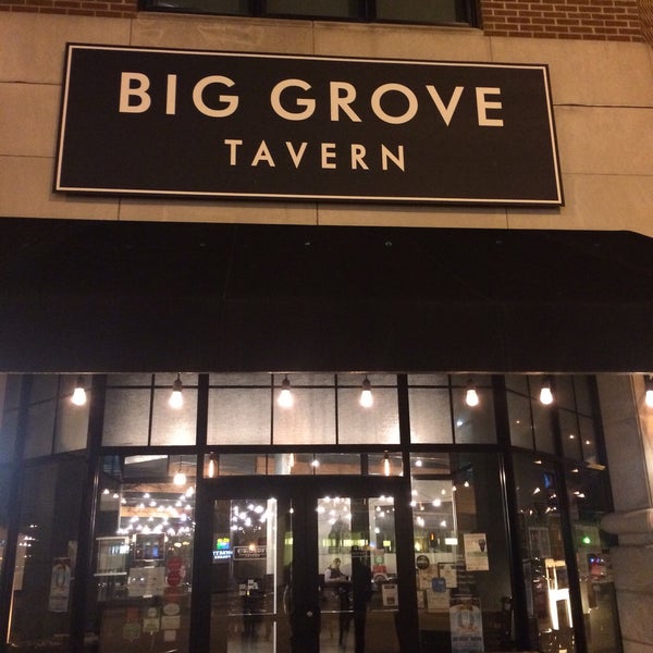 รูปภาพถ่ายที่ Big Grove Tavern โดย Roberto R. เมื่อ 1/23/2017