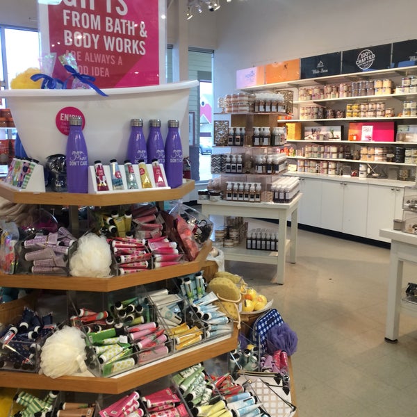 Bath & Body Works Outlet Cosmetics Store