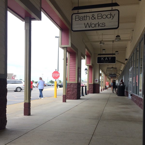 Bath & Body Works Outlet Cosmetics Store