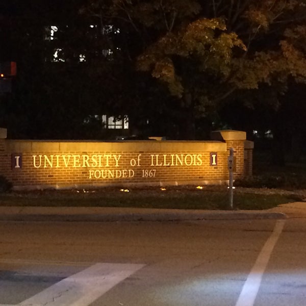 Photo taken at University of Illinois by Roberto R. on 9/18/2016
